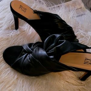 Black mule shoe